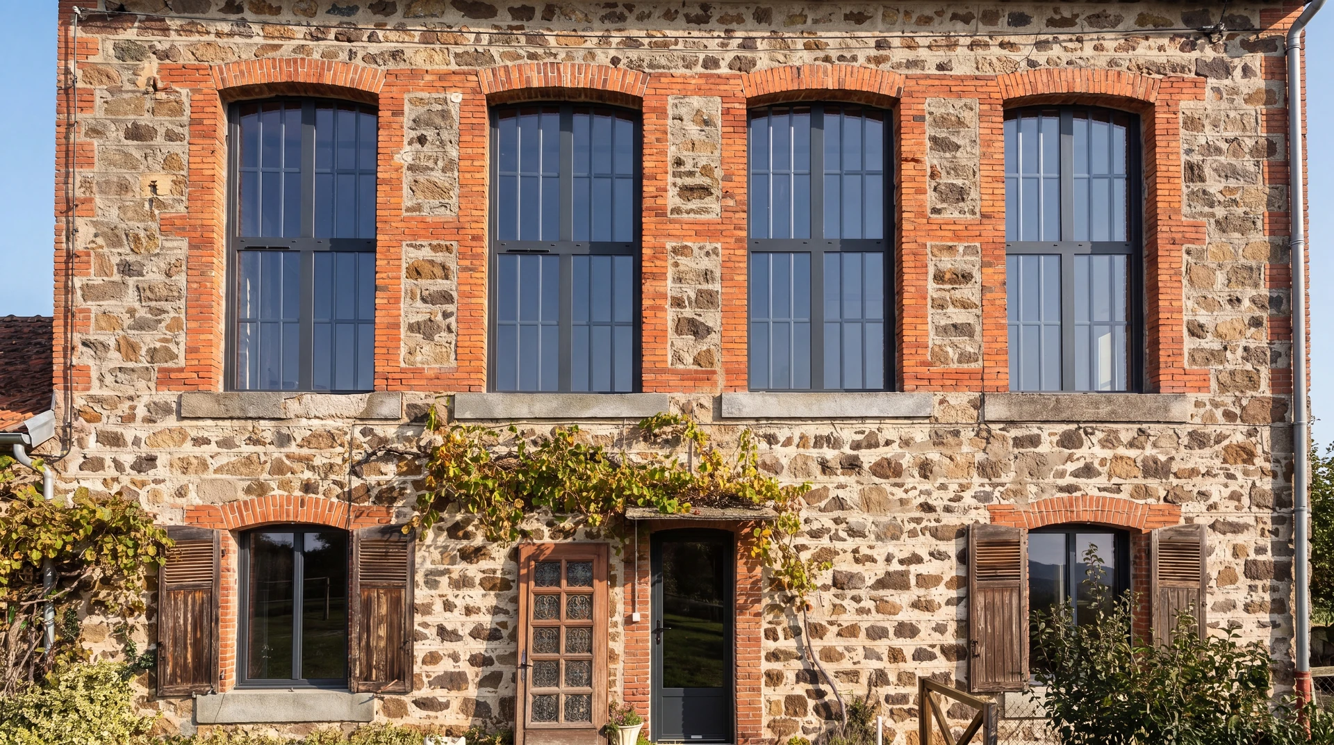 Entrée extérieure moderne d'une maison contemporaine